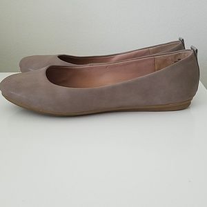 Easyspirit taupe flats